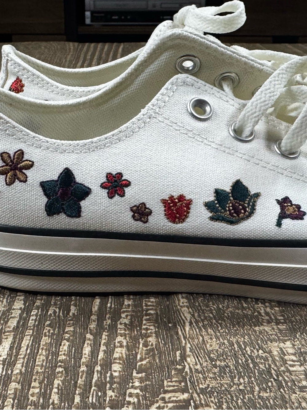 Converse ALL STAR CHUCK TAYLOR Krem Floral Sneakers W9.5 NWOT - Picture 5 of 15